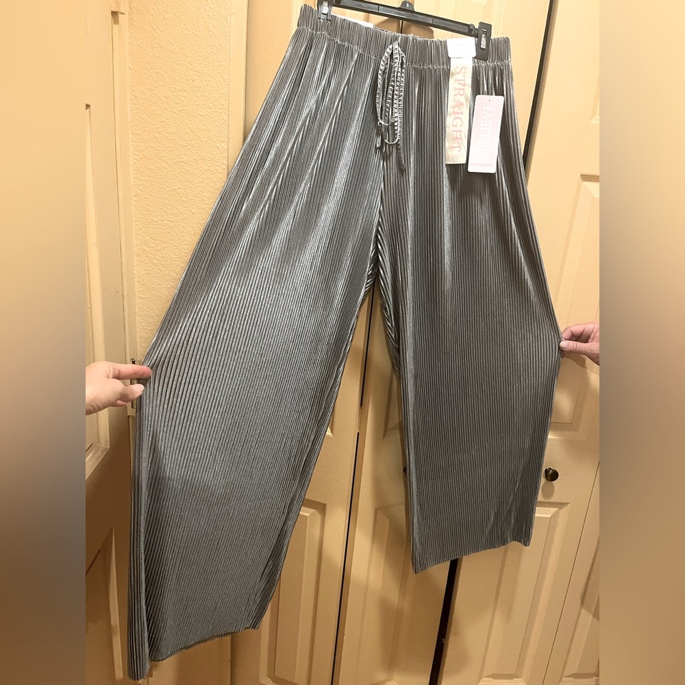 Pleated pants wide-leg silver metallic. Drawstring stretchy waist. Size L - Picture 2 of 12